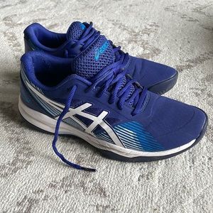 Like new!! ASICS Women's Gel-Game 8 Tennis Shoes